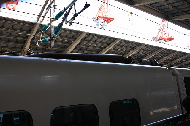 新幹線３００系・車両間の送電ケーブルの写真の写真