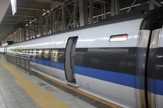 500系・4号車から見る3号車の写真の写真