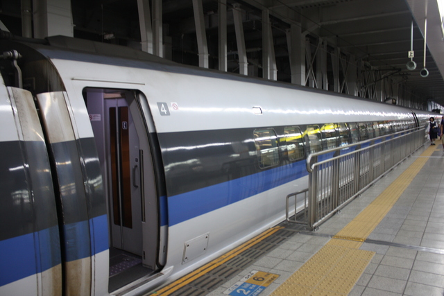 500系・3号車から見る4号車の写真の写真