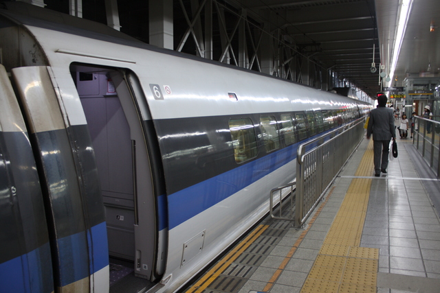 500系・5号車から見る6号車の写真の写真