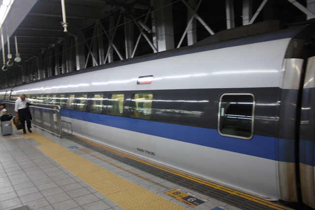 500系・7号車から見る6号車の写真の写真