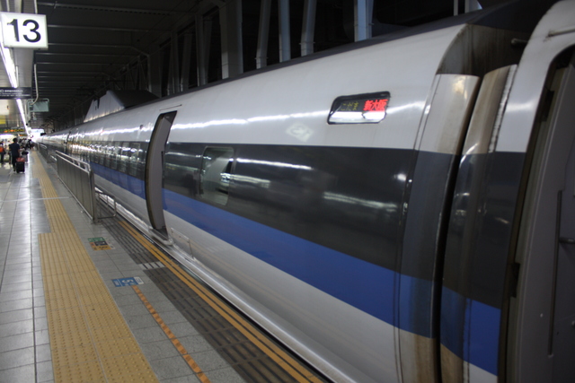 500系・8号車から見る7号車の写真の写真