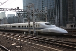 新幹線700系・東京駅を出発