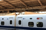 新幹線700系・車両間の送電線