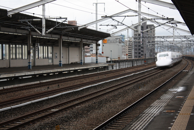 走行中の新幹線700系の写真の写真