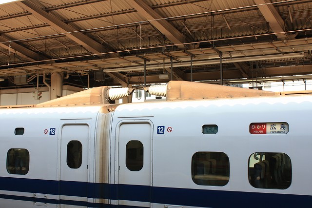新幹線700系・車両間の送電線の写真の写真