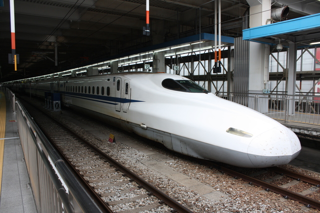 新幹線・700系よりさらに細長くなったN700系の写真の写真