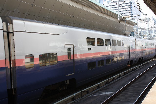 新幹線E1系・ホーム反対側から見た5号車(東京側)の写真の写真
