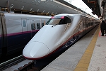 新幹線E2系0番台N編成・ホーム側から見る