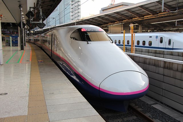 新幹線E2系1000番台・ホーム側から見るの写真の写真
