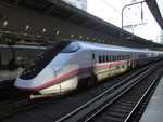 新幹線E3系・ホームと反対側から見た先頭車