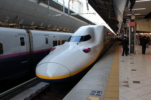 新幹線E4系・こうしてみるとノーズが長いの写真の写真