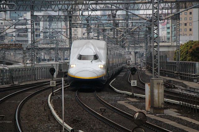 新幹線E4系・独特の顔を見せるE4系の写真の写真