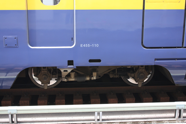 新幹線E4系の台車の写真の写真