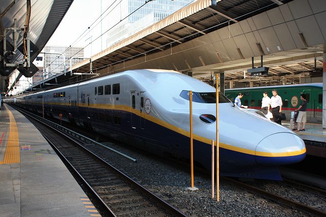 新幹線E4系・16両の長大編成の写真の写真