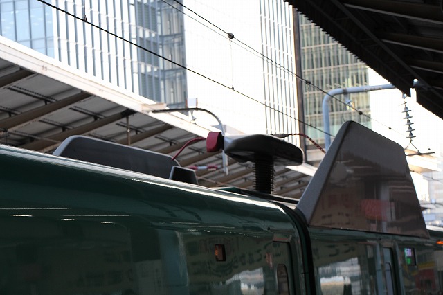 新幹線「E５系」・折りたたんだ状態のパンタグラフの写真の写真