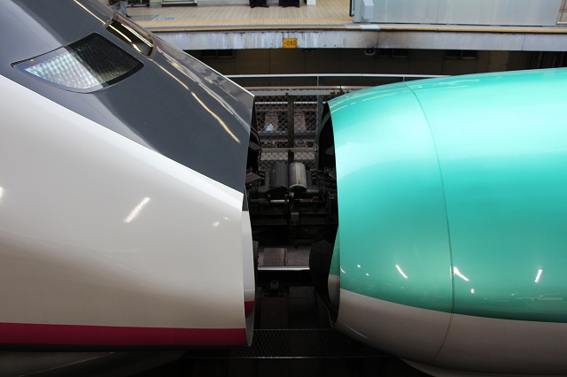 新幹線「E５系」・E3系こまちとの連結部の写真の写真