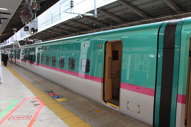 新幹線「E５系」・7号車(東京側)の写真の写真
