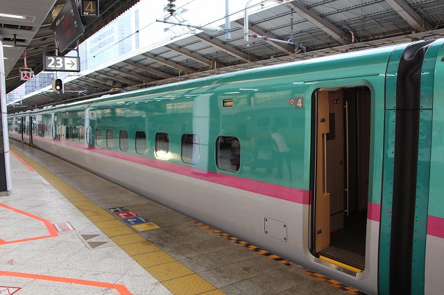 新幹線「E５系」・4号車(東京側)の写真の写真
