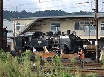 蒸気機関車(SL)のC11 190・工場で出発前の整備中