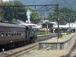 蒸気機関車(SL)のC11 312・ホームに入線中