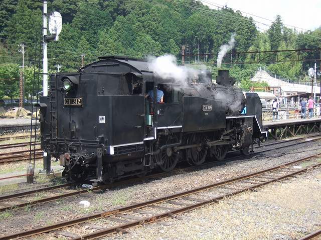 蒸気機関車(SL)のC11 312・斜め後ろ姿の写真 (列島宝物館)