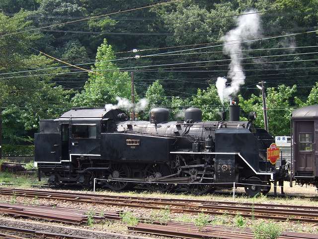 蒸気機関車(SL)のC11 312・千頭駅で帰路のための準備中の写真の写真