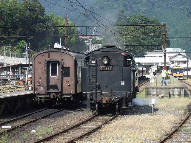 蒸気機関車(SL)のC11 227・千頭駅の写真の写真