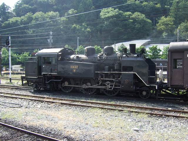 蒸気機関車(SL)のC11 227・後進牽引の写真の写真