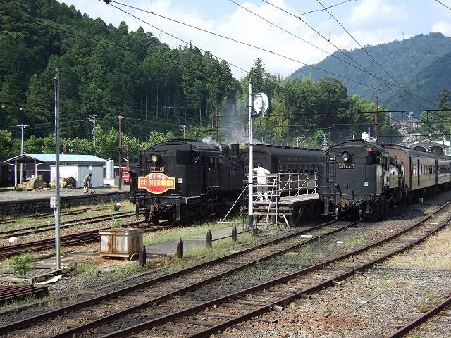 蒸気機関車(SL)のC11 312・C11揃い踏みの写真の写真