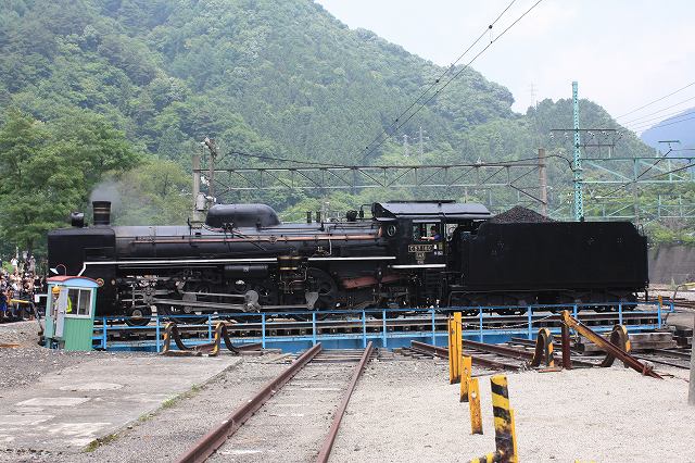 蒸気機関車C57 180号機・真横を向くの写真の写真