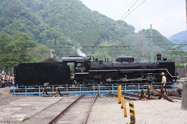 蒸気機関車C57 180号機・先ほどとは反対側の真横の写真の写真