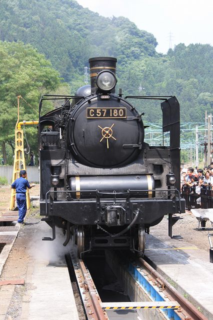 蒸気機関車C57 180号機・炭を廃棄釣る場所の写真の写真