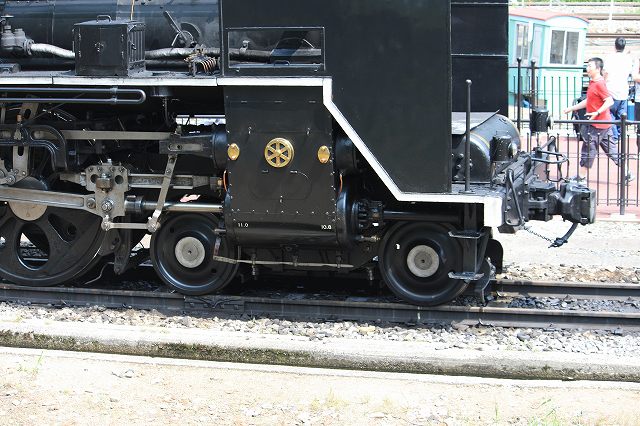 蒸気機関車C57 180号機・前方従台車の写真の写真