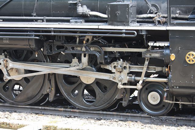 蒸気機関車C57 180号機・前列の動輪の写真の写真