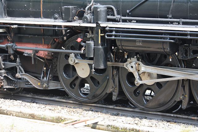 蒸気機関車C57 180号機・後列の動輪の写真の写真