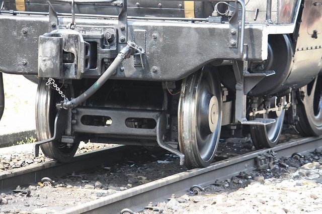 蒸気機関車C57 180号機・2軸の前方従台車の写真の写真