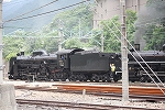 蒸気機関車C61 20号機・水上駅に到着