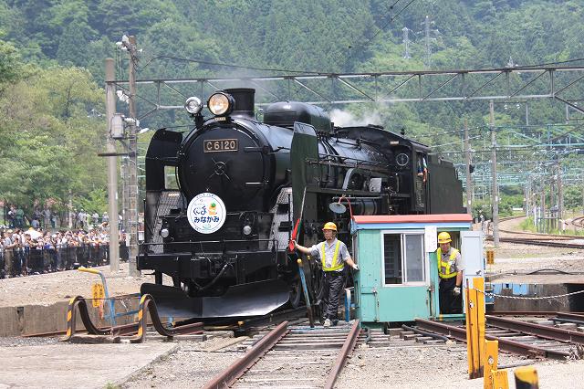 蒸気機関車C61 20号機・正面には雪かきを装備しているの写真の写真