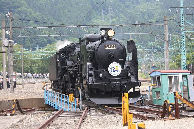 蒸気機関車C61 20号機・転車台による回転完了の写真の写真