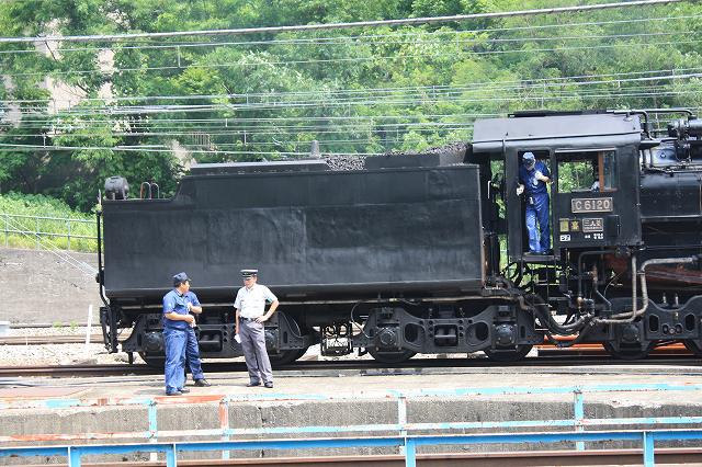 蒸気機関車C61 20号機・横から見た炭水車の写真の写真