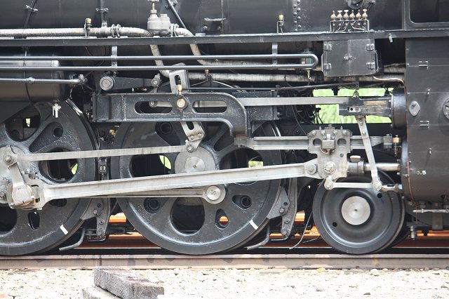蒸気機関車C61 20号機・前方の動輪の写真の写真