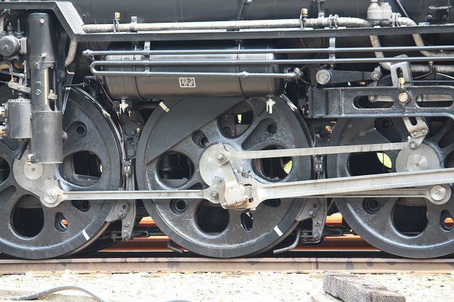 蒸気機関車C61 20号機・真ん中の動輪の写真の写真