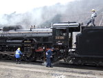 蒸気機関車(SL)・到着直後のD51の整備風景