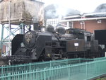 蒸気機関車(SL)のC11 325・整備工場で待機中