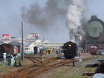 蒸気機関車(SL)のC11 325・力強く加速