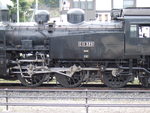 蒸気機関車(SL)のC11 325・真横から見た3軸の動輪