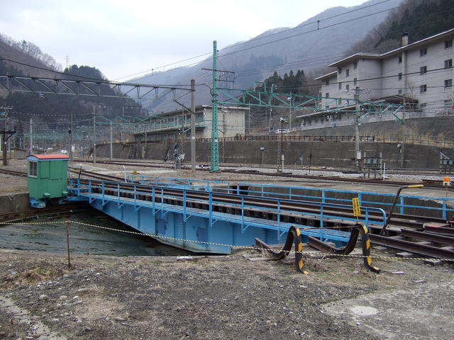 蒸気機関車(SL)のD51・水上駅の転車台の写真の写真