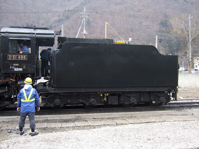 蒸気機関車(SL)のD51・横から見るテンダーの写真の写真