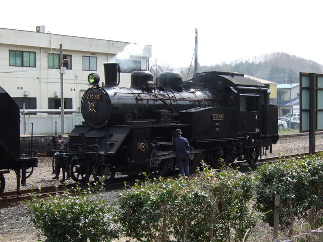 蒸気機関車(SL)のC12 66・下館駅で待機中の写真の写真